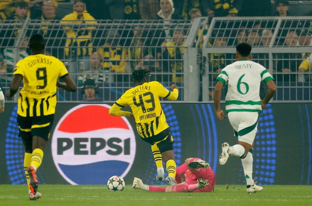 Dortmund hạ gục Celtic, Barcelona dội mưa bàn thắng - Ảnh 1.