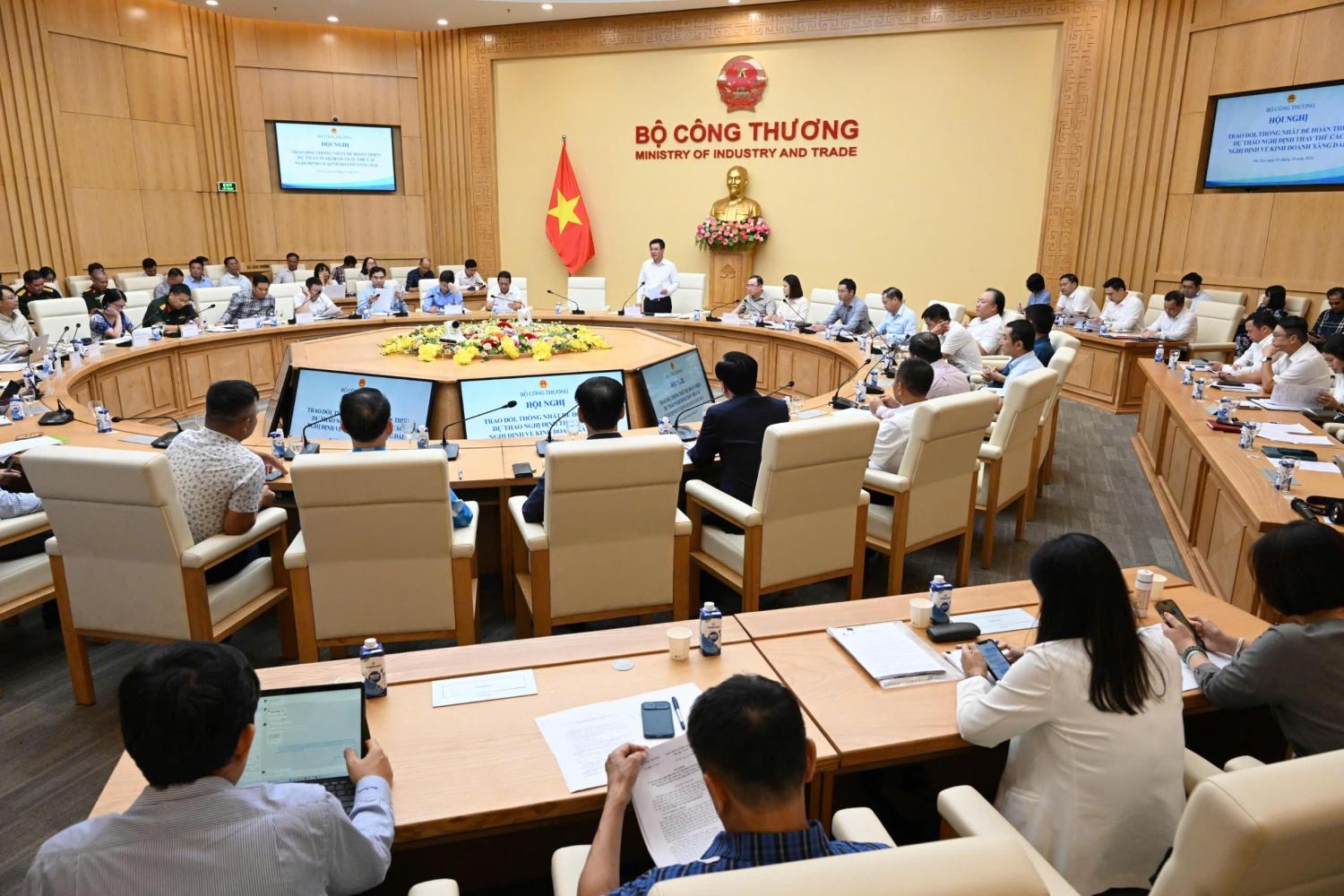 Bộ Công Thương tổ chức Hội nghị về Dự thảo Nghị định kinh doanh xăng dầu xăng dầu