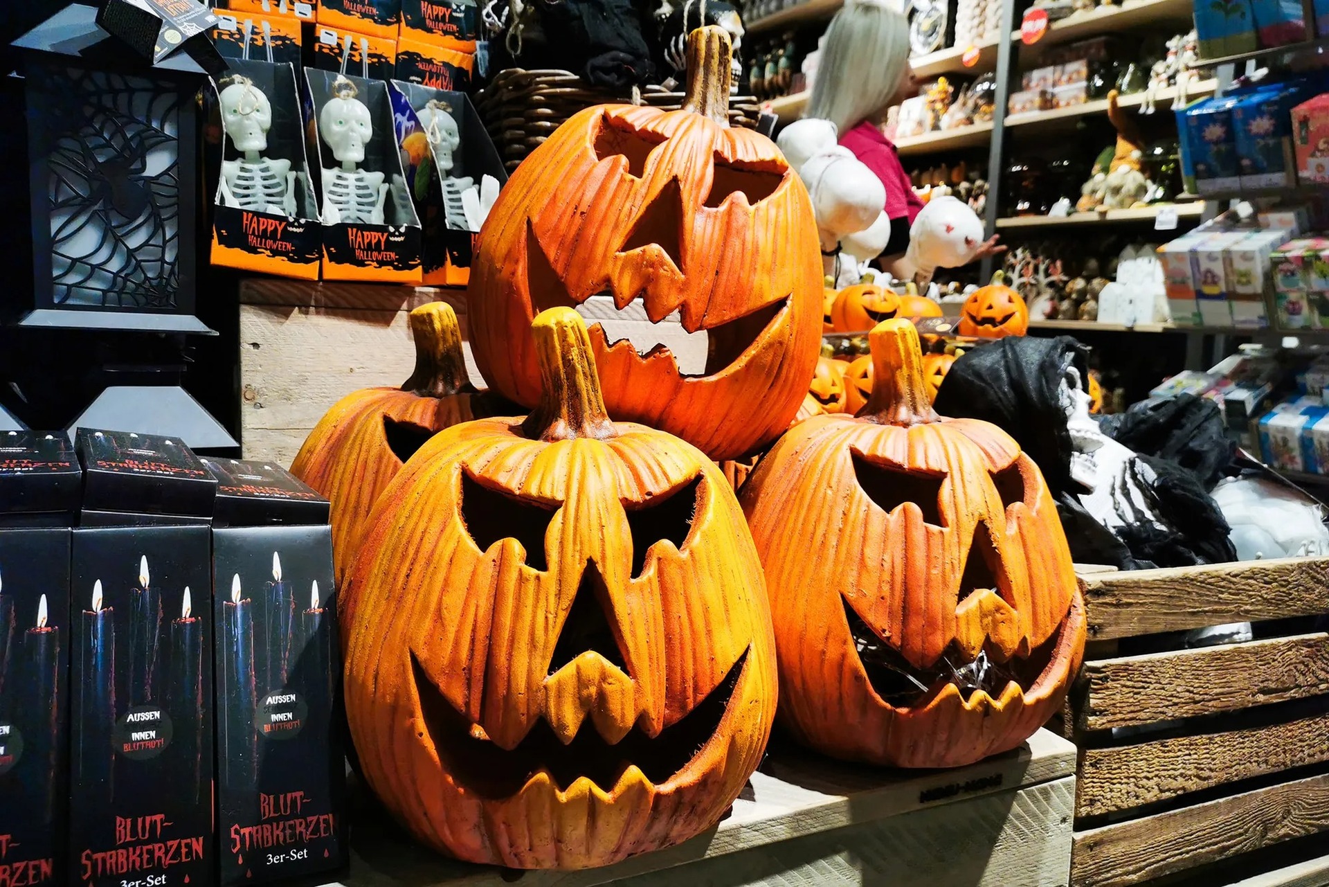 cac nha ban le tai my dieu dung vi nhu cau mua sam dip halloween giam hinh 1