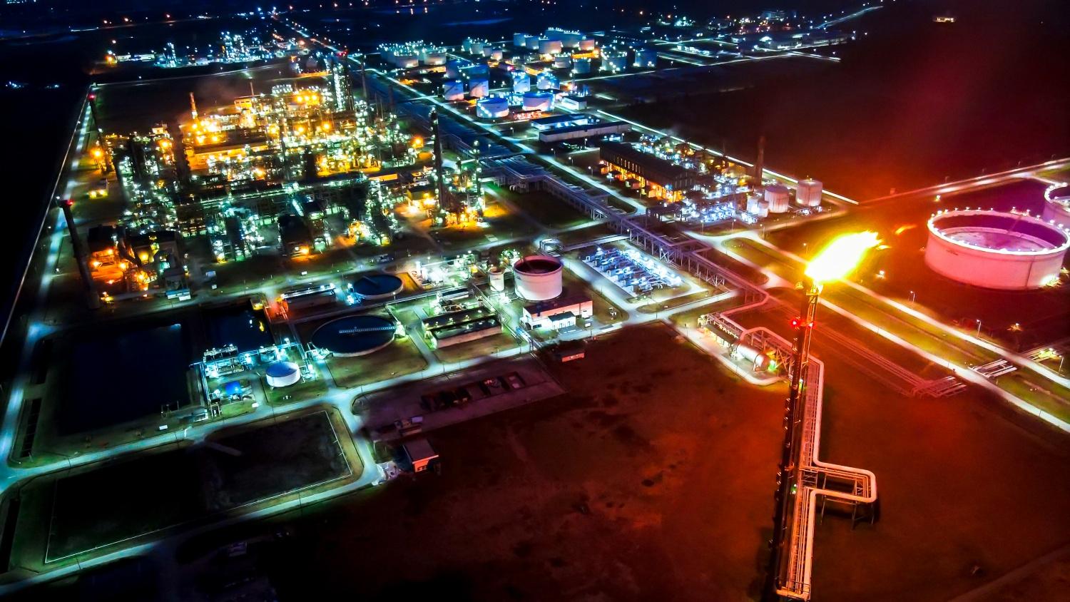 BSR cũng đề ra định hướng phát triển NMLD Dung Quất trở thành 1 nhà máy thông minh và giảm phát thải. BSR cũng đề ra định hướng phát triển NMLD Dung Quất trở thành 1 nhà máy thông minh và giảm phát thải.