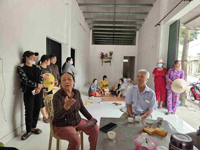 Dân bức xúc chặn đường, ngăn xe tải ra vào mỏ ở Ninh Bình