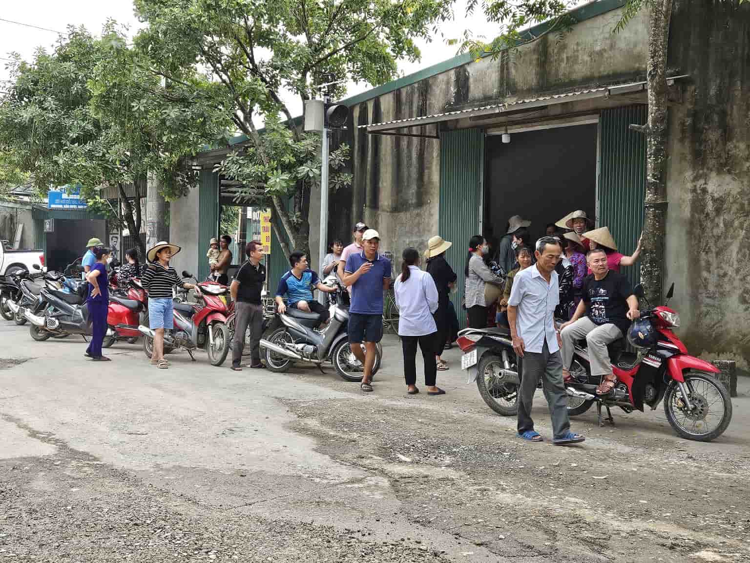 Người dân ở đây mong chính quyền địa phương, các cấp có thẩm quyền sớm có phương án xử lý để ổn định cuộc sống. Ảnh: Nguyễn Trường