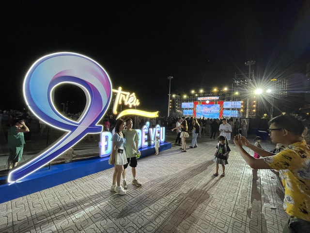Nha Trang - Khánh Hòa tưng bừng mừng đón 9 triệu lượt du khách- Ảnh 1. Nha Trang - Khánh Hòa tưng bừng mừng đón 9 triệu lượt du khách- Ảnh 1.