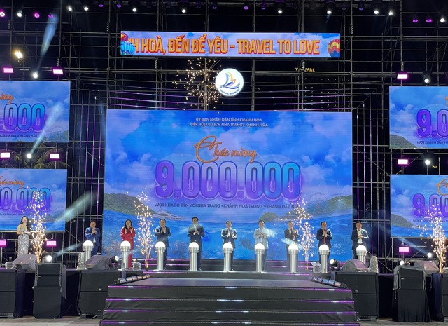 Nha Trang - Khánh Hòa tưng bừng mừng đón 9 triệu lượt du khách- Ảnh 2. Nha Trang - Khánh Hòa tưng bừng mừng đón 9 triệu lượt du khách- Ảnh 2.