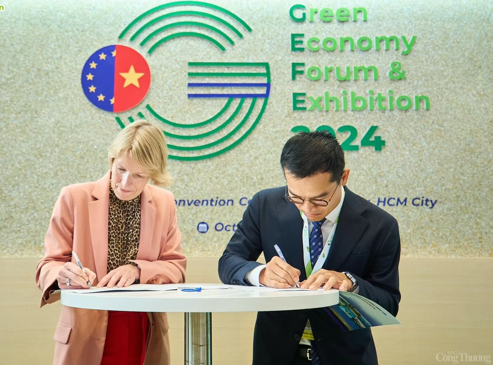 Hàng trăm gian hàng hội tụ tại Diễn đàn và Triển lãm Kinh tế Xanh - GEFE 2024 Hàng trăm gian hàng hội tụ tại Diễn đàn và Triển lãm Kinh tế Xanh - GEFE 2024