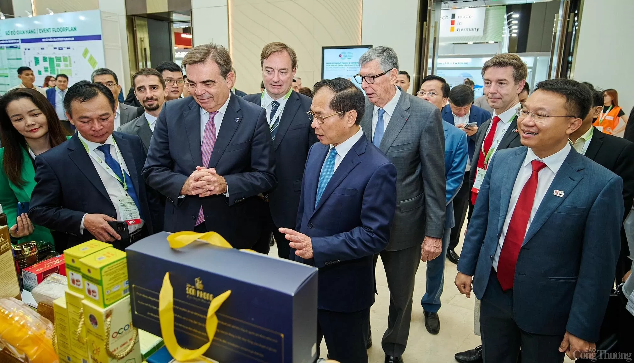 Hàng trăm gian hàng hội tụ tại Diễn đàn và Triển lãm Kinh tế Xanh - GEFE 2024 Hàng trăm gian hàng hội tụ tại Diễn đàn và Triển lãm Kinh tế Xanh - GEFE 2024