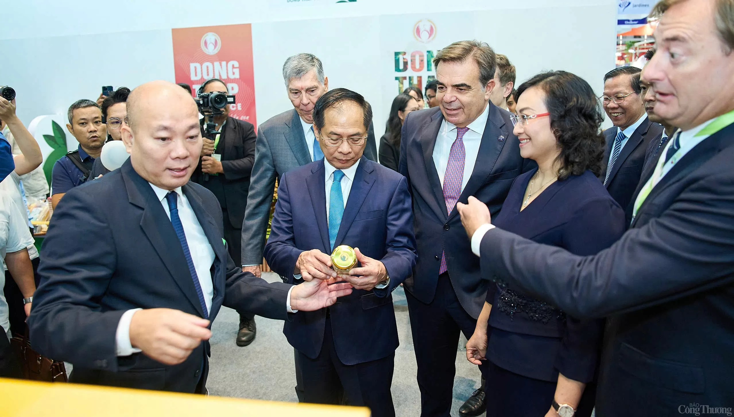 Hàng trăm gian hàng hội tụ tại Diễn đàn và Triển lãm Kinh tế Xanh - GEFE 2024 Hàng trăm gian hàng hội tụ tại Diễn đàn và Triển lãm Kinh tế Xanh - GEFE 2024