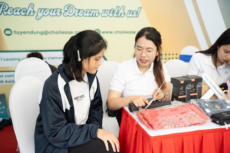 Sinh viên lắng nghe tư vấn tại Ngày hội tuyển dụng năm 2024. Ảnh: Ban tổ chức