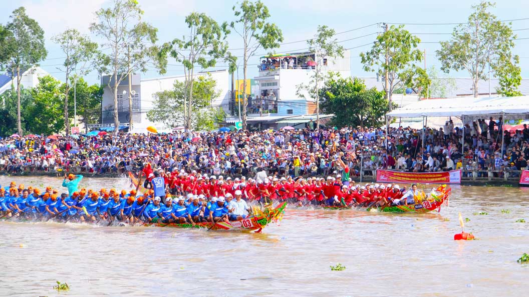 Giải đua ghe Ngo trong Lễ hội Oóc om bóc – đua ghe Ngo tỉnh Sóc Trăng, khu vực ĐBSCL lần thứ VI diễn ra trong 2 ngày 14-15.11. Ông Nguyễn Văn Khởi - Phó Chủ tịch UBND tỉnh Sóc Trăng cho biết Lễ hội được tỉnh duy trì tổ chức hằng năm nhằm bảo tồn và phát huy các giá trị bản sắc văn hóa truyền thống của đồng bào dân tộc Khmer; tăng cường công tác quảng bá, liên kết hợp tác để phát triển về du lịch.