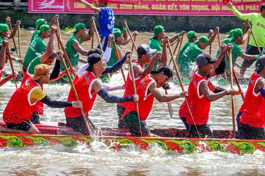 Ngay từ những nhịp dầm đầu tiên các đội đã thể hiện quyết tâm, nỗ lực tạo ra các màn thi đấu kịch tính hấp dẫn.