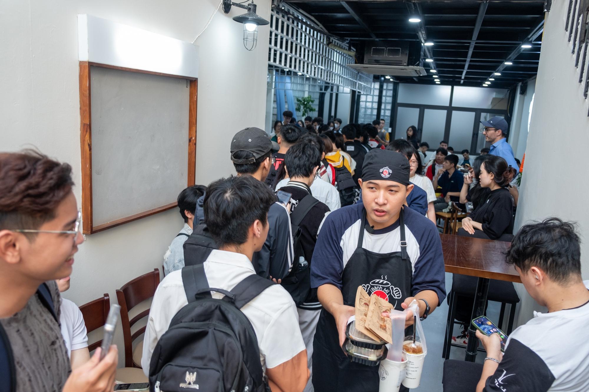 PewPew lần đầu nói về lý do mở tiệm bánh mì,