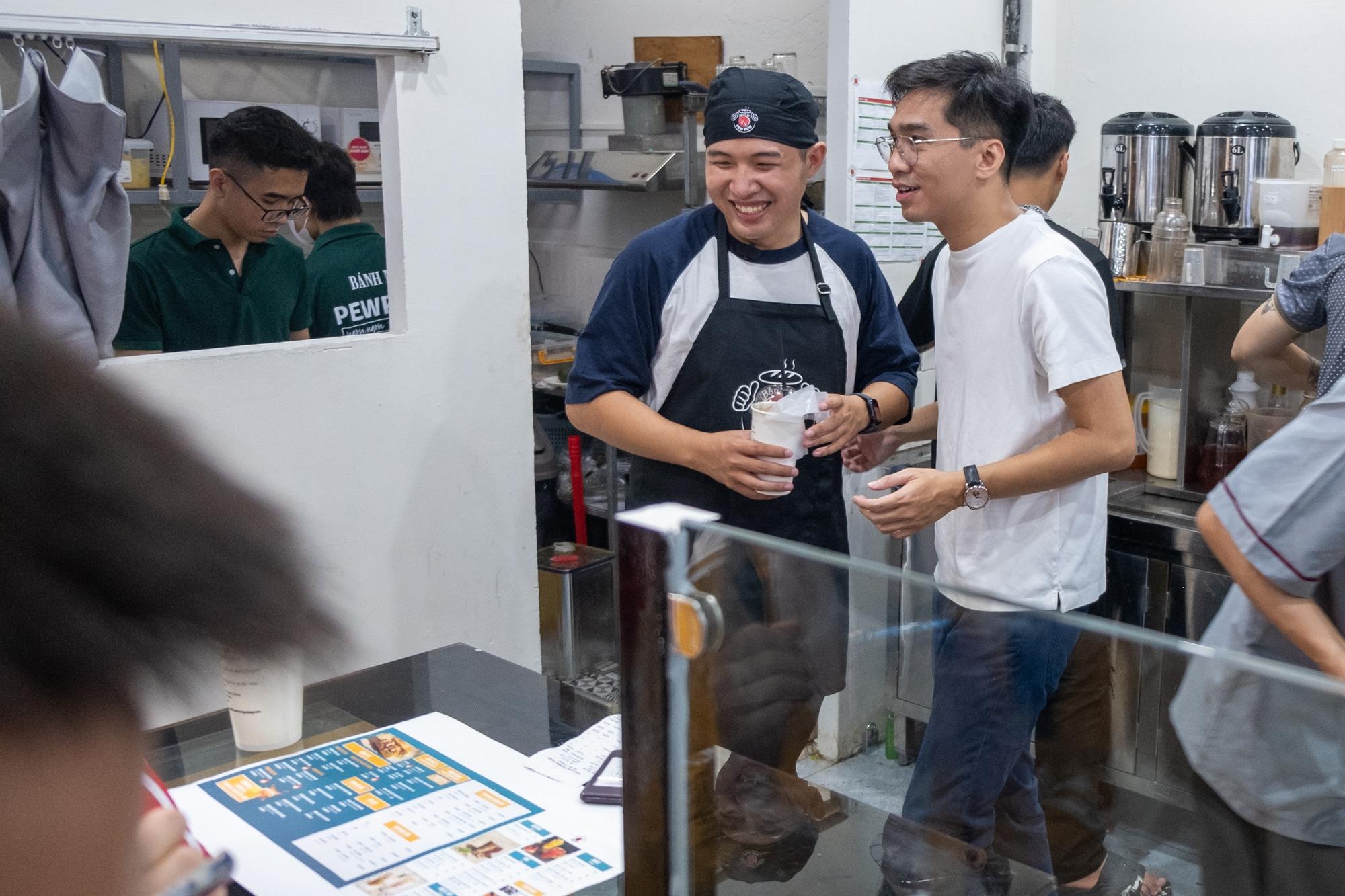 PewPew lần đầu nói về lý do mở tiệm bánh mì,