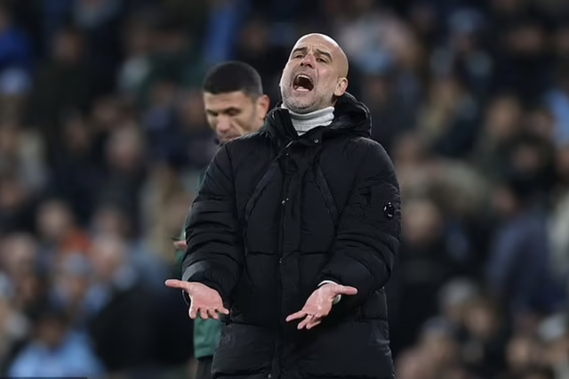 Pep Guardiola tự gây thương tích khi Man City chưa thoát khỏi khủng hoảng- Ảnh 1.