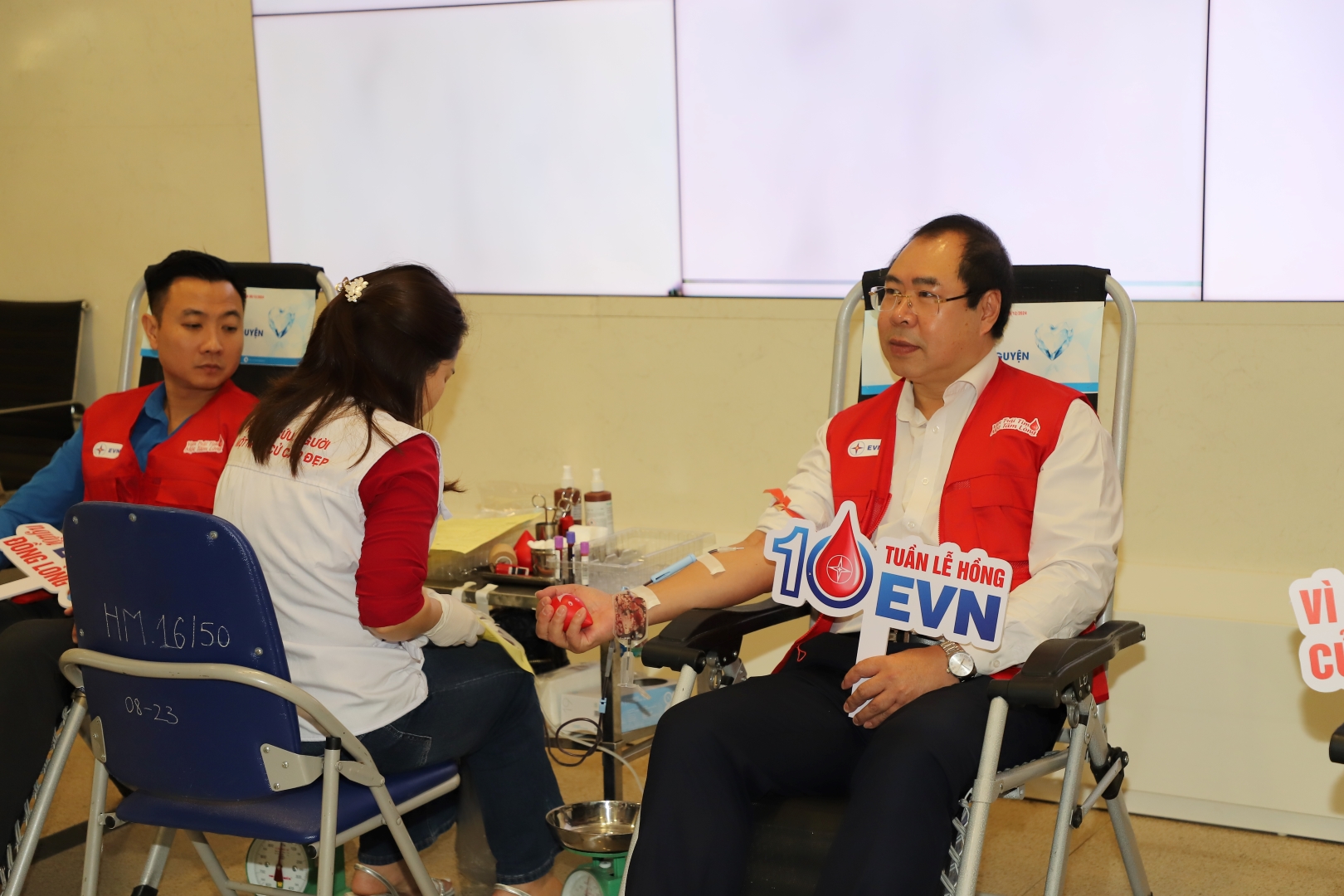 evn to chuc chuong trinh hien mau tinh nguyen tuan le hong evn lan thu x hinh 1