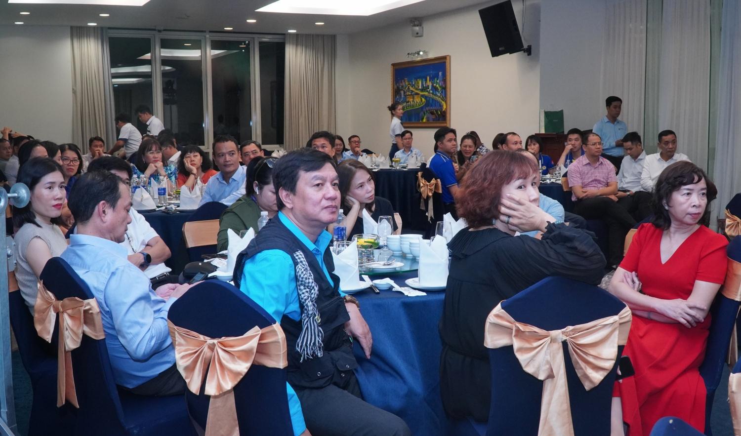 Kỷ niệm 33 năm Ngày thành lập CĐ DKVN: Cuộc gặp mặt xúc động và ý nghĩa của các thế hệ cán bộ công đoàn