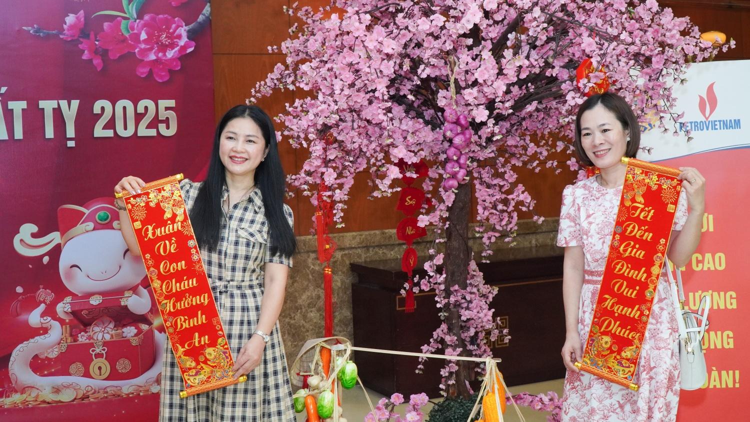 Kỷ niệm 33 năm Ngày thành lập CĐ DKVN: Cuộc gặp mặt xúc động và ý nghĩa của các thế hệ cán bộ công đoàn