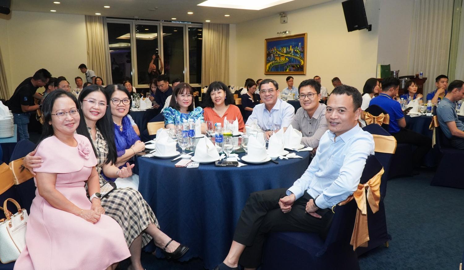 Kỷ niệm 33 năm Ngày thành lập CĐ DKVN: Cuộc gặp mặt xúc động và ý nghĩa của các thế hệ cán bộ công đoàn