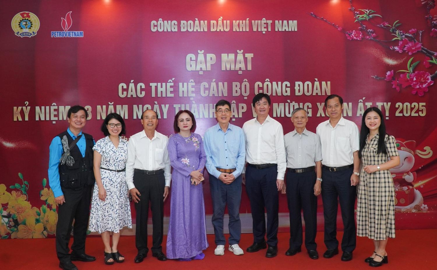Kỷ niệm 33 năm Ngày thành lập CĐ DKVN: Cuộc gặp mặt xúc động và ý nghĩa của các thế hệ cán bộ công đoàn