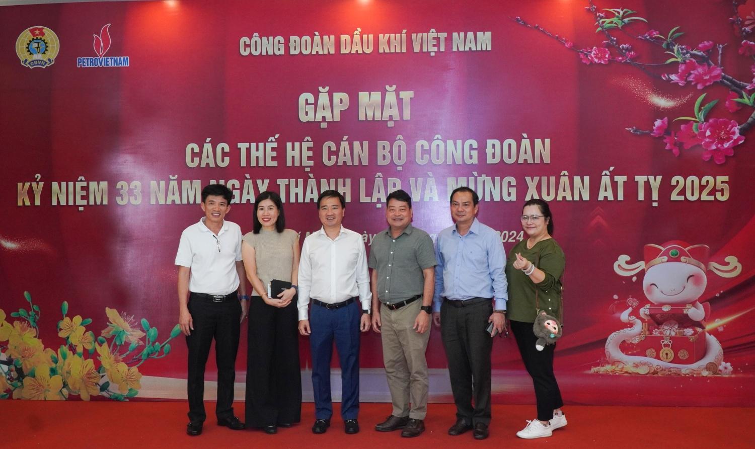 Kỷ niệm 33 năm Ngày thành lập CĐ DKVN: Cuộc gặp mặt xúc động và ý nghĩa của các thế hệ cán bộ công đoàn