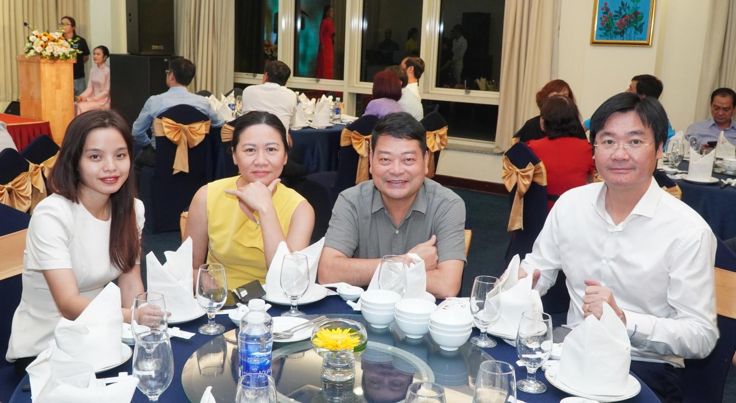 Kỷ niệm 33 năm Ngày thành lập CĐ DKVN: Cuộc gặp mặt xúc động và ý nghĩa của các thế hệ cán bộ công đoàn