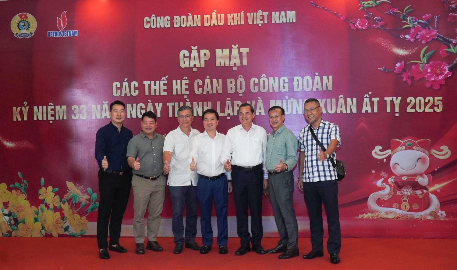 Kỷ niệm 33 năm Ngày thành lập CĐ DKVN: Cuộc gặp mặt xúc động và ý nghĩa của các thế hệ cán bộ công đoàn