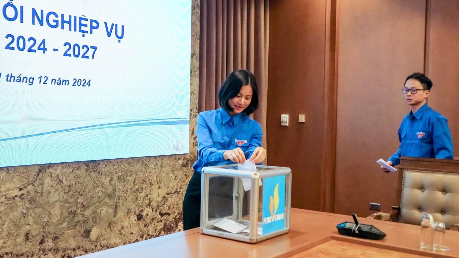 Đoàn Thanh niên Chi đoàn Khối Nghiệp vụ Petrovietnam tổ chức thành công Đại hội Chi đoàn nhiệm kỳ 2024-2027 Đoàn Thanh niên Chi đoàn Khối Nghiệp vụ Petrovietnam tổ chức thành công Đại hội Chi đoàn nhiệm kỳ 2024 2027