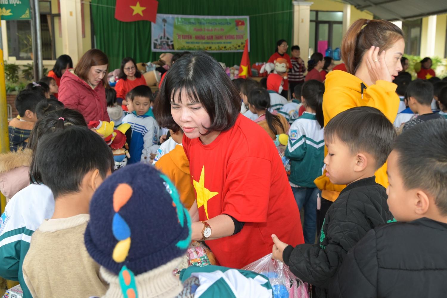 Ấm tình thiện nguyện nơi vùng cao biên giới Vị Xuyên, Hà Giang