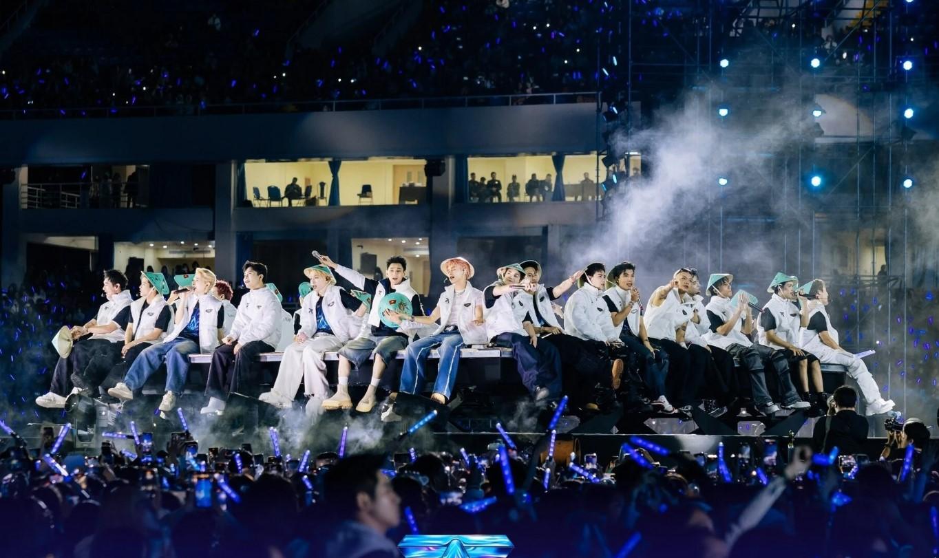 concert anh trai say hi tai ha noi thu hut 90000 khan gia hinh 2