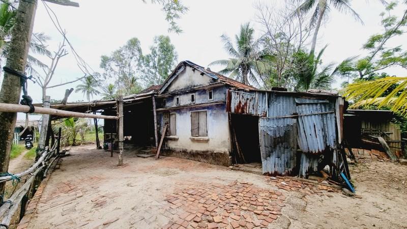 Nhà cửa xuống cấp, chờ sập ở vùng dự án KDC làng chài Duy Nghĩa, Duy Xuyên, Quảng Nam. Ảnh: Nguyễn Hoàng