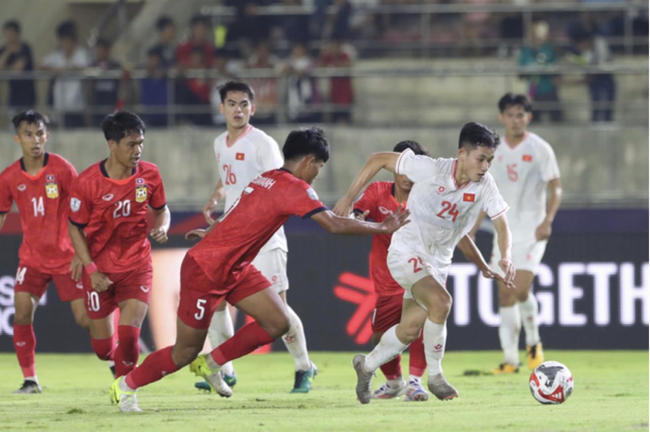 nguoi ham mo mua ve xem doi tuyen viet nam dau myanmar o dau hinh 1