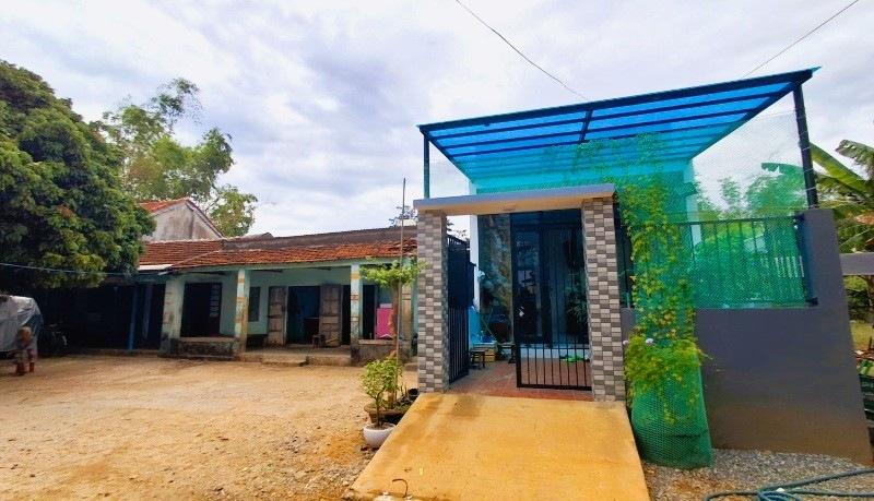 Nhà trái phép xây dựng kiên cố trong vùng dự án treo ở thôn Trung Toàn, xã Tam Quang, Núi Thành, Quảng Nam. Ảnh: Nguyễn Hoàng