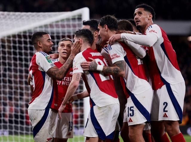 Ngược dòng bằng cú hat-trick đẳng cấp, Arsenal giành vé bán kết League Cup- Ảnh 5.