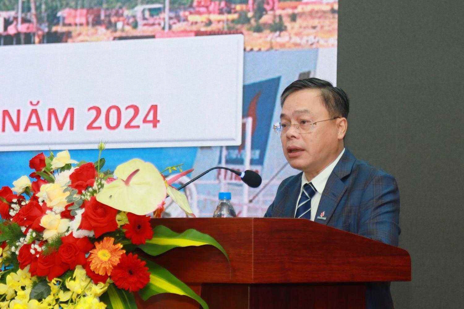 Ông Nguyễn Anh Minh - Tổng Giám đốc DQS báo cáo về tình hình SXKD năm 2024 của đơn vị.