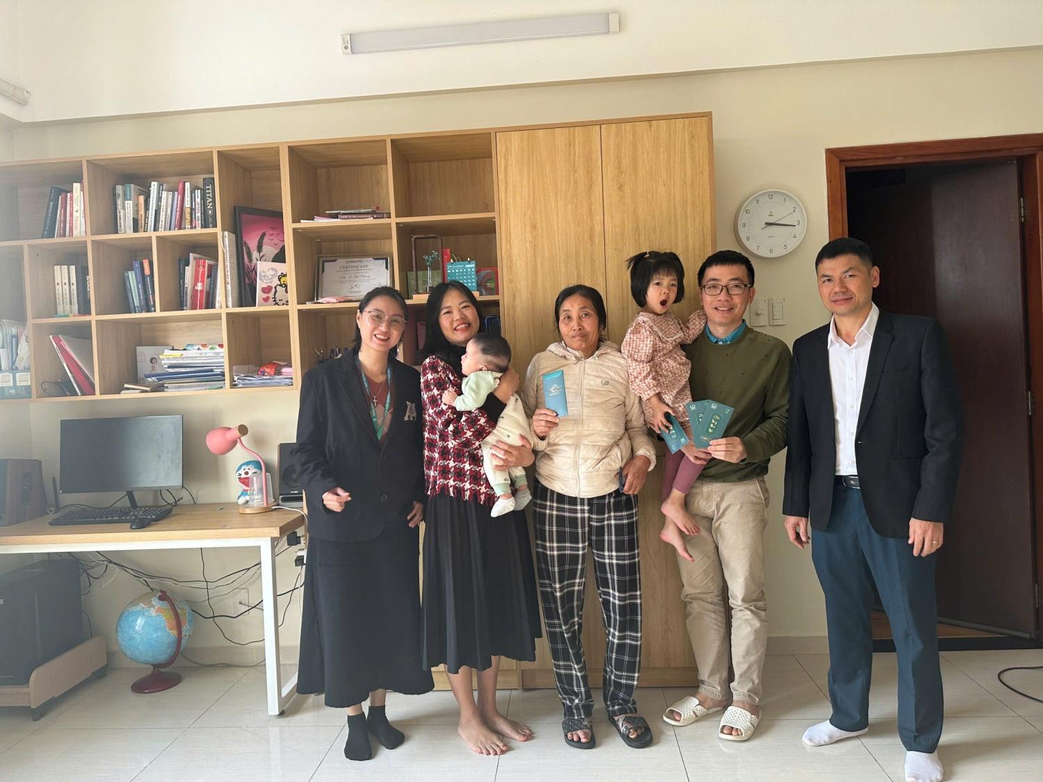 Lãnh đạo NSRP thăm hỏi, động viên, chúc Tết người lao động làm việc xuyên Tết
