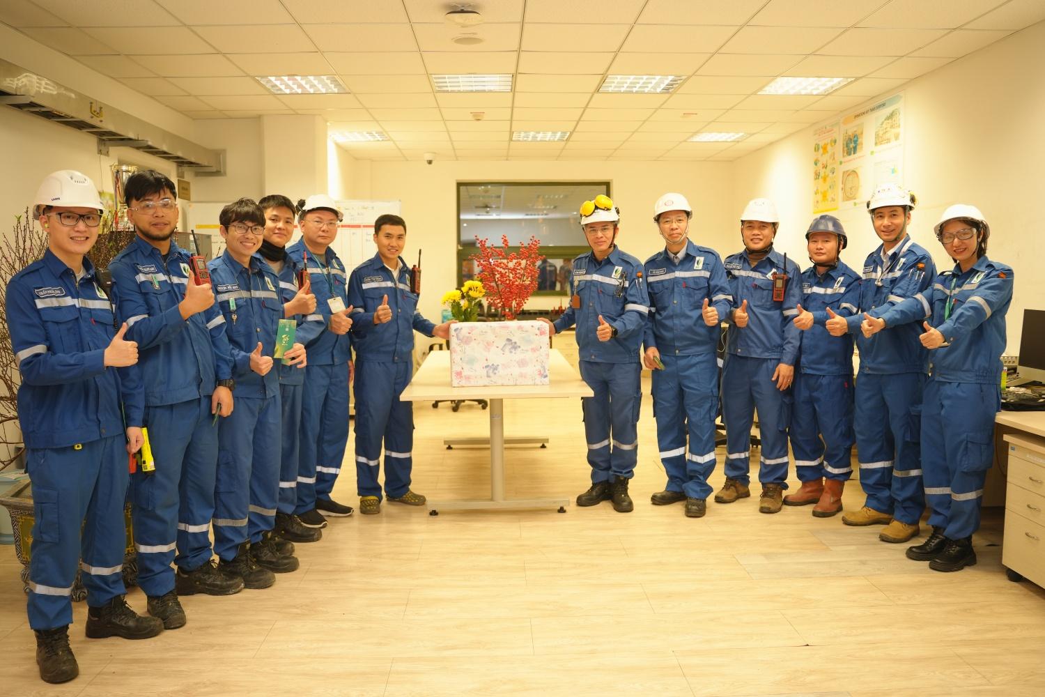Lãnh đạo NSRP thăm hỏi, động viên, chúc Tết người lao động làm việc xuyên Tết