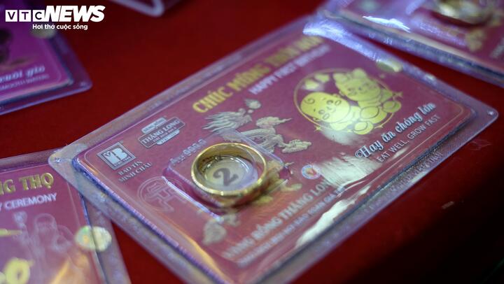 Giá vàng nhẫn hôm nay lại phá đỉnh, vượt 92 triệu đồng/lượng- Ảnh 1. Giá vàng nhẫn hôm nay lại phá đỉnh, vượt 92 triệu đồng/lượng- Ảnh 1.