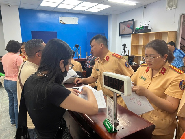 Mọi vấn đề liên quan giấy phép lái xe người dân xem tại đây- Ảnh 1. Mọi vấn đề liên quan giấy phép lái xe người dân xem tại đây- Ảnh 1.