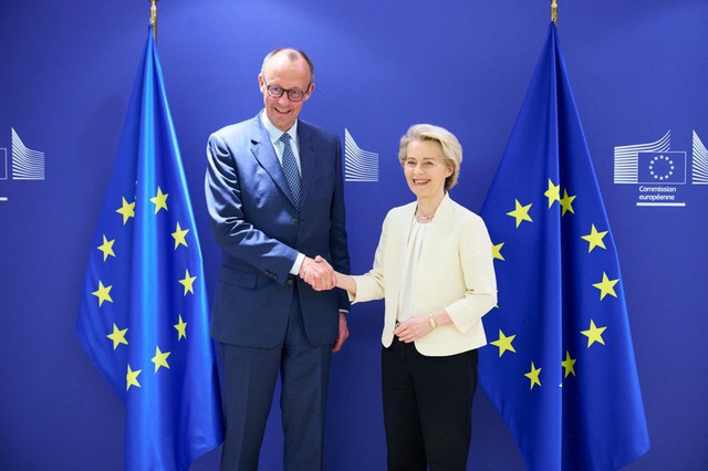 Chủ tịch Ủy ban châu Âu Ursula von der Leyen (phải) và ông Friedrich Merz, người dự kiến là thủ tướng tiếp theo của Đức Ảnh: Mạng xã hội X Chủ tịch Ủy ban châu Âu Ursula von der Leyen (phải) và ông Friedrich Merz, người dự kiến là thủ tướng tiếp theo của Đức Ảnh: Mạng xã hội X