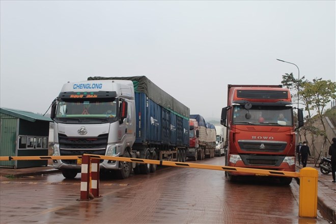 tong kim ngach xuat nhap khau hang hoa qua mong cai dat hon 1 ty usd hinh 1