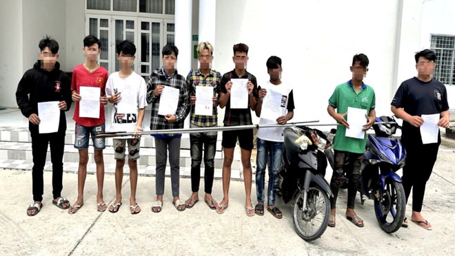 Nhóm thanh thiếu niên mang dao tự chế giải quyết mâu thuẫn