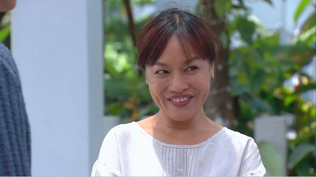 Tú Oanh gây ấn tượng với vai bà Bích. Ảnh: Cắt từ phim