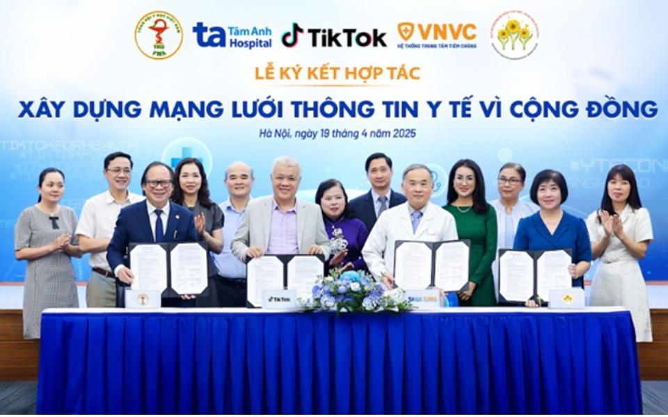 Tổng Hội Y học Việt Nam, Quỹ Hỗ trợ bệnh nhân ung thư - Ngày mai tươi sáng, TikTok Việt Nam và Hệ thống BVĐK Tâm Anh, Hệ thống tiêm chủng VNVC ký kết hợp tác xây dựng mạng lưới thông tin y tế vì cộng đồng. Ảnh: BVĐK Tâm Anh