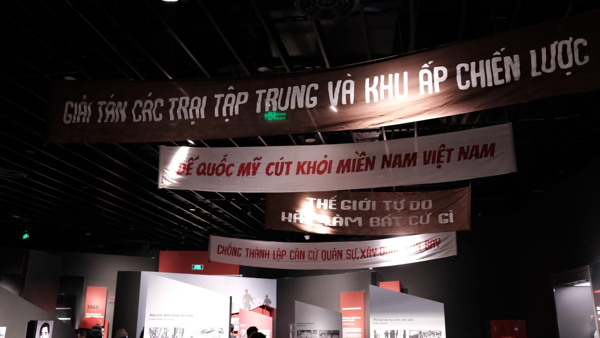 Bảo tàng Lịch sử Quân sự Việt Nam thu phí 40.000 đồng/người, khách vẫn đến đông nghịt trước thềm 30.4- Ảnh 37. Bảo tàng Lịch sử Quân sự Việt Nam thu phí 40.000 đồng/người, khách vẫn đến đông nghịt trước thềm 30.4- Ảnh 37.