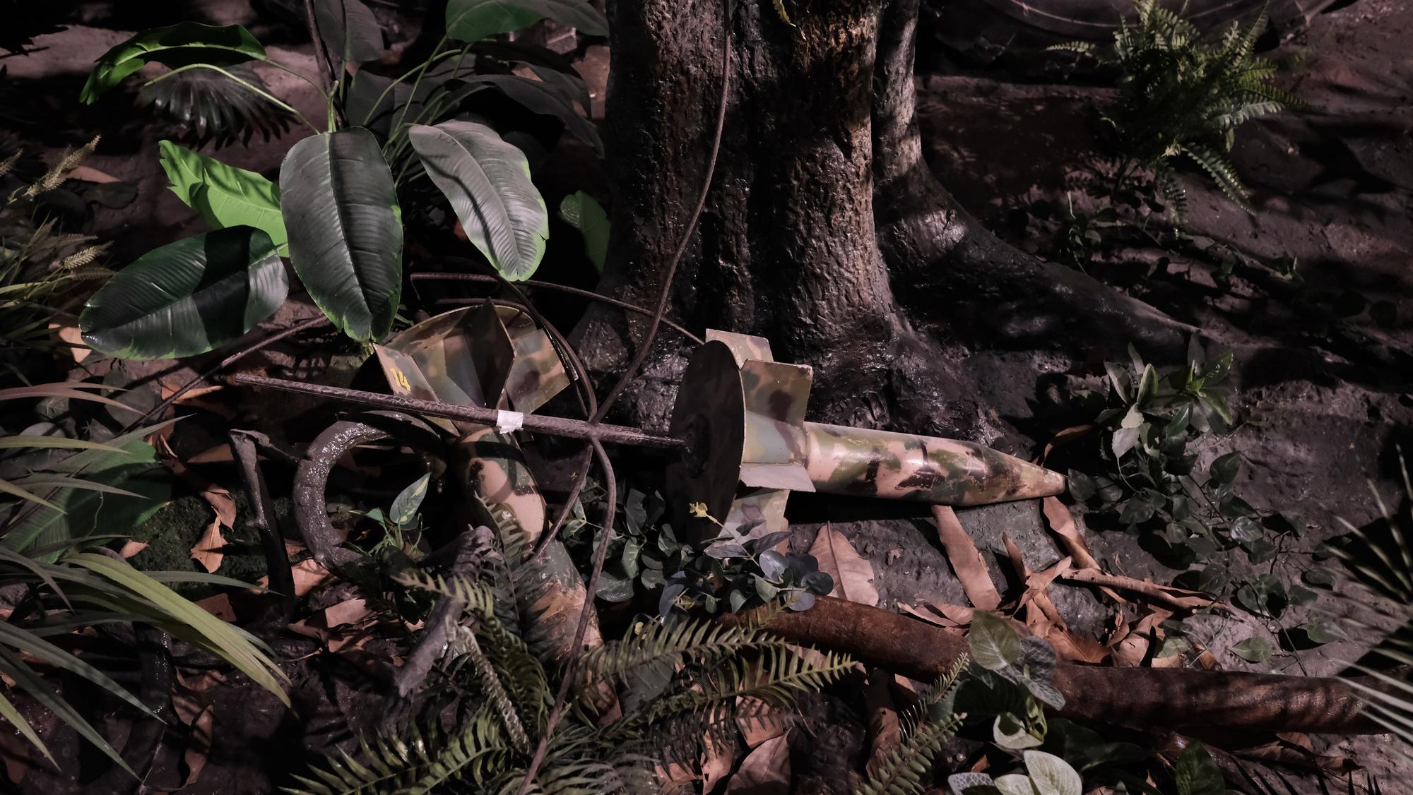 Bảo tàng Lịch sử Quân sự Việt Nam thu phí 40.000 đồng/người, khách vẫn đến đông nghịt trước thềm 30.4- Ảnh 33. Bảo tàng Lịch sử Quân sự Việt Nam thu phí 40.000 đồng/người, khách vẫn đến đông nghịt trước thềm 30.4- Ảnh 33.