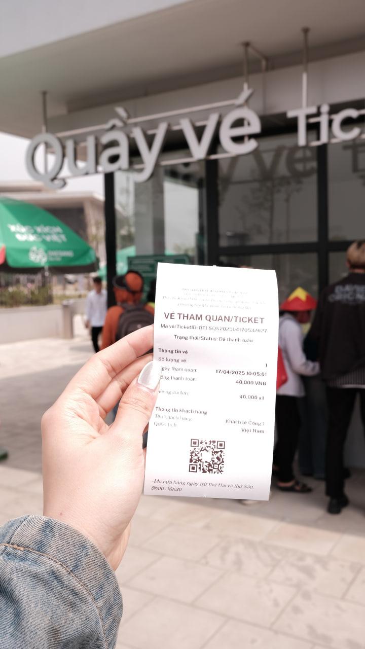 Bảo tàng Lịch sử Quân sự Việt Nam thu phí 40.000 đồng/người, khách vẫn đến đông nghịt trước thềm 30.4- Ảnh 4. Bảo tàng Lịch sử Quân sự Việt Nam thu phí 40.000 đồng/người, khách vẫn đến đông nghịt trước thềm 30.4- Ảnh 4.