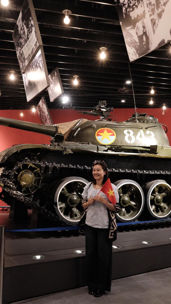 Bảo tàng Lịch sử Quân sự Việt Nam thu phí 40.000 đồng/người, khách vẫn đến đông nghịt trước thềm 30.4- Ảnh 19. Bảo tàng Lịch sử Quân sự Việt Nam thu phí 40.000 đồng/người, khách vẫn đến đông nghịt trước thềm 30.4- Ảnh 19.