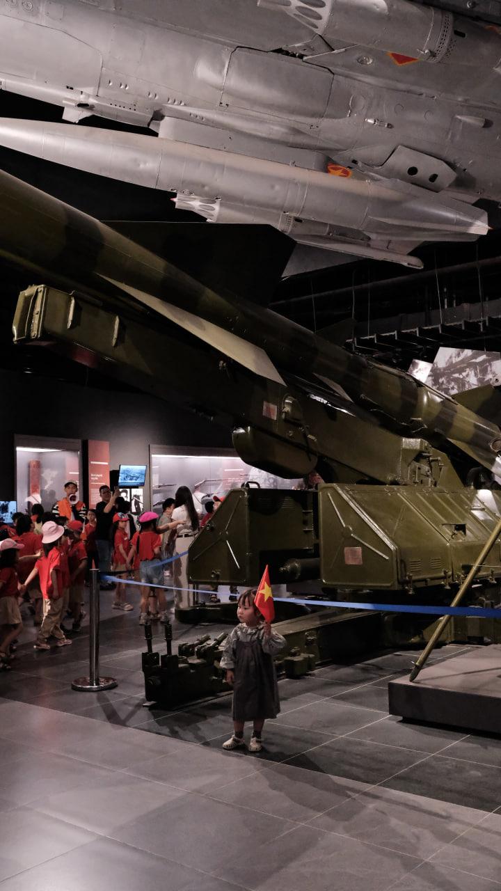 Bảo tàng Lịch sử Quân sự Việt Nam thu phí 40.000 đồng/người, khách vẫn đến đông nghịt trước thềm 30.4- Ảnh 23. Bảo tàng Lịch sử Quân sự Việt Nam thu phí 40.000 đồng/người, khách vẫn đến đông nghịt trước thềm 30.4- Ảnh 23.