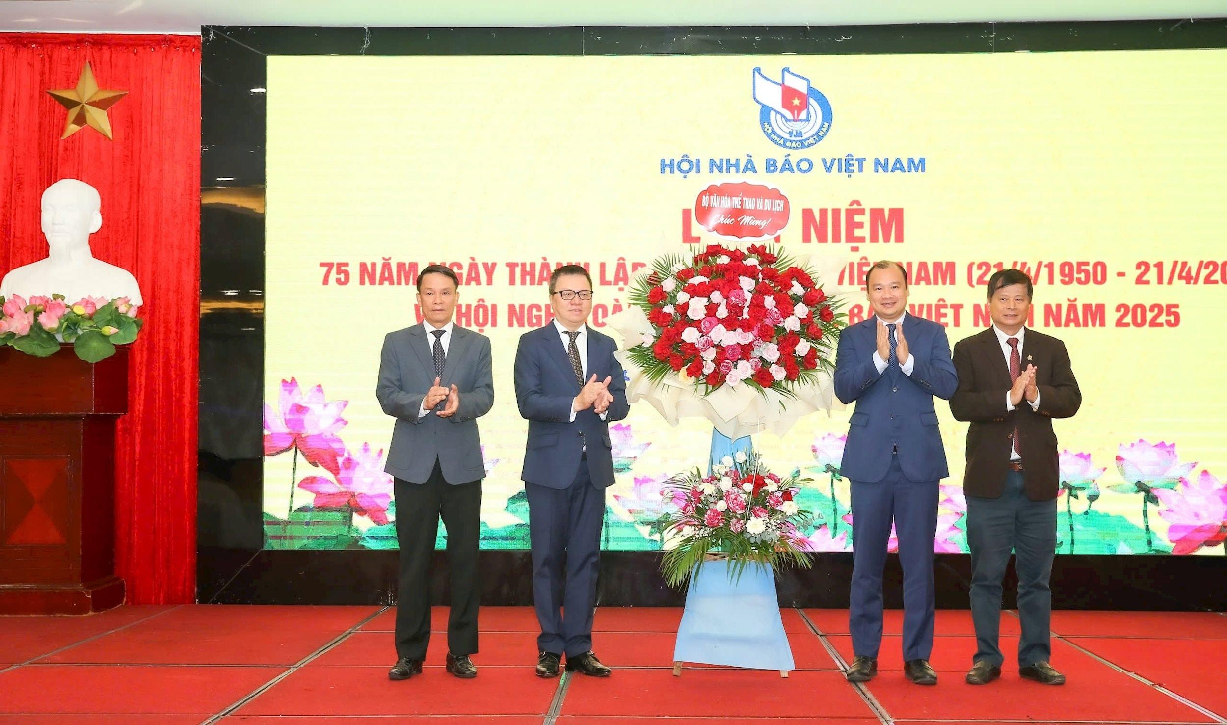 hanh-trinh-75-nam-2.jpg