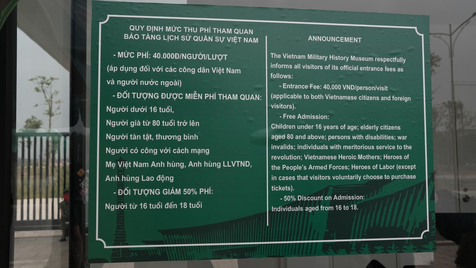 Bảo tàng Lịch sử Quân sự Việt Nam thu phí 40.000 đồng/người, khách vẫn đến đông nghịt trước thềm 30.4- Ảnh 6. Bảo tàng Lịch sử Quân sự Việt Nam thu phí 40.000 đồng/người, khách vẫn đến đông nghịt trước thềm 30.4- Ảnh 6.