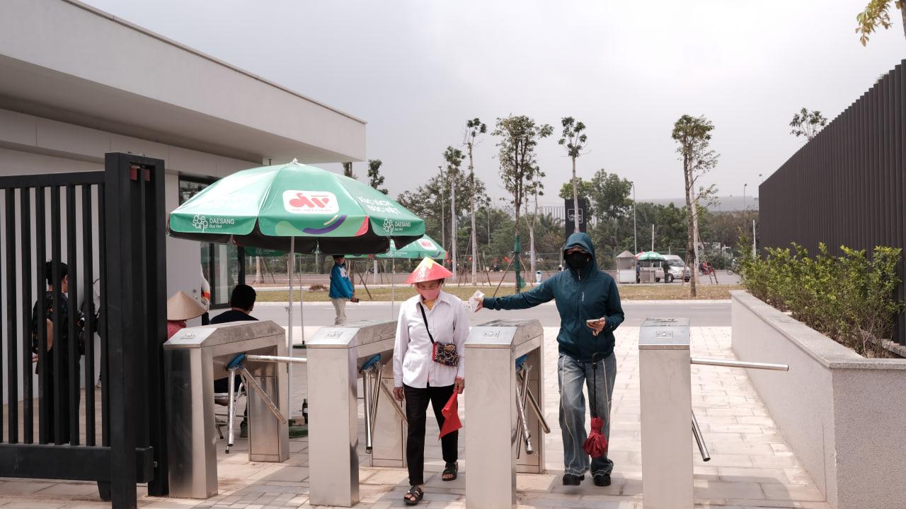 Bảo tàng Lịch sử Quân sự Việt Nam thu phí 40.000 đồng/người, khách vẫn đến đông nghịt trước thềm 30.4- Ảnh 5. Bảo tàng Lịch sử Quân sự Việt Nam thu phí 40.000 đồng/người, khách vẫn đến đông nghịt trước thềm 30.4- Ảnh 5.